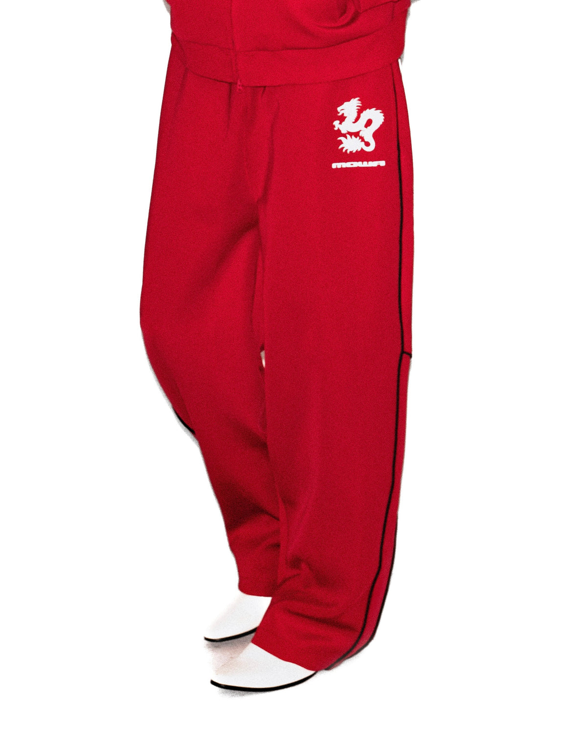 ZUSHI TRACKPANTS RED - model