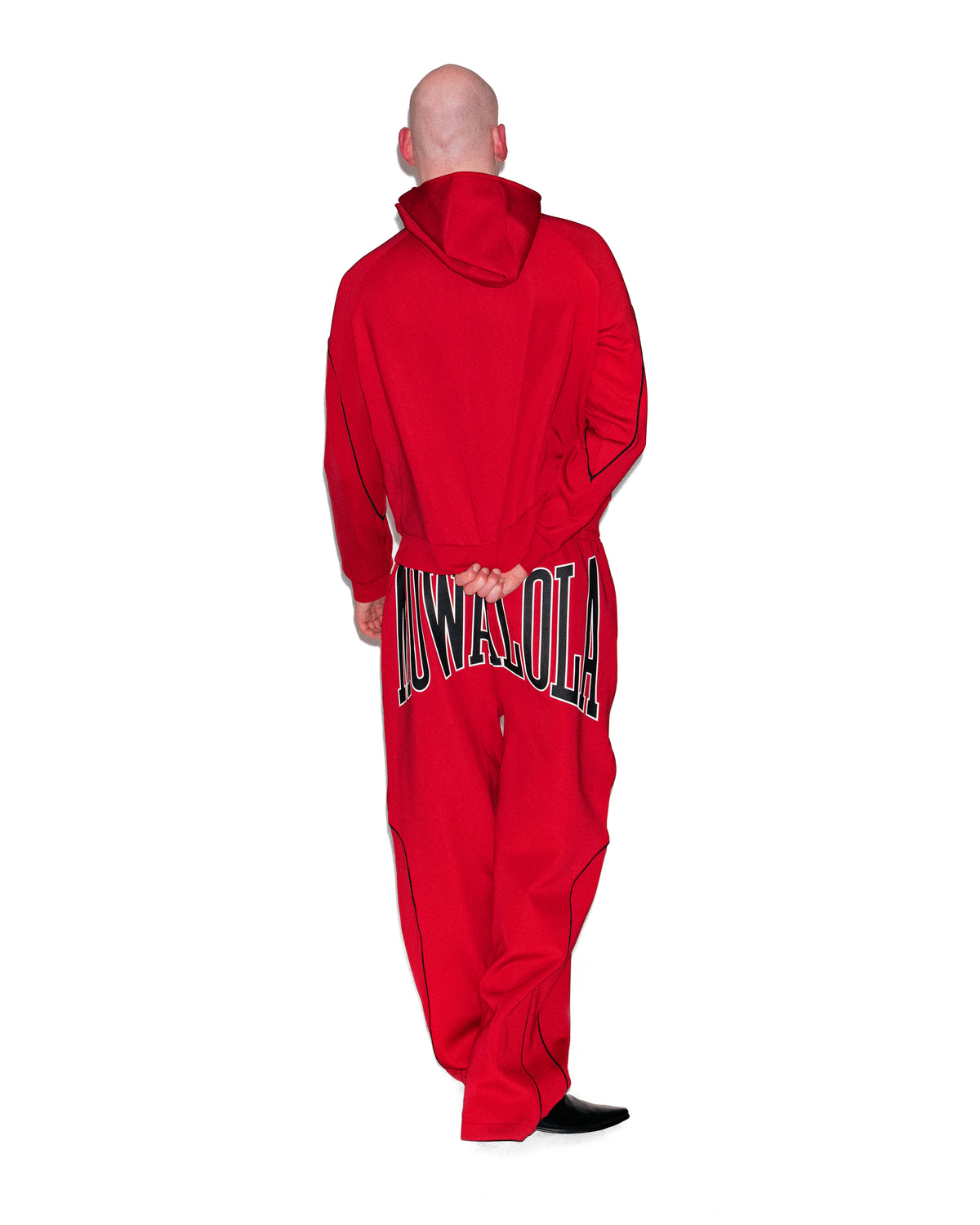 ZUSHI TRACKPANTS RED - model