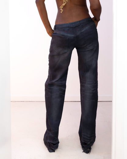 STRAIGHT-LEG BLACK JEANS