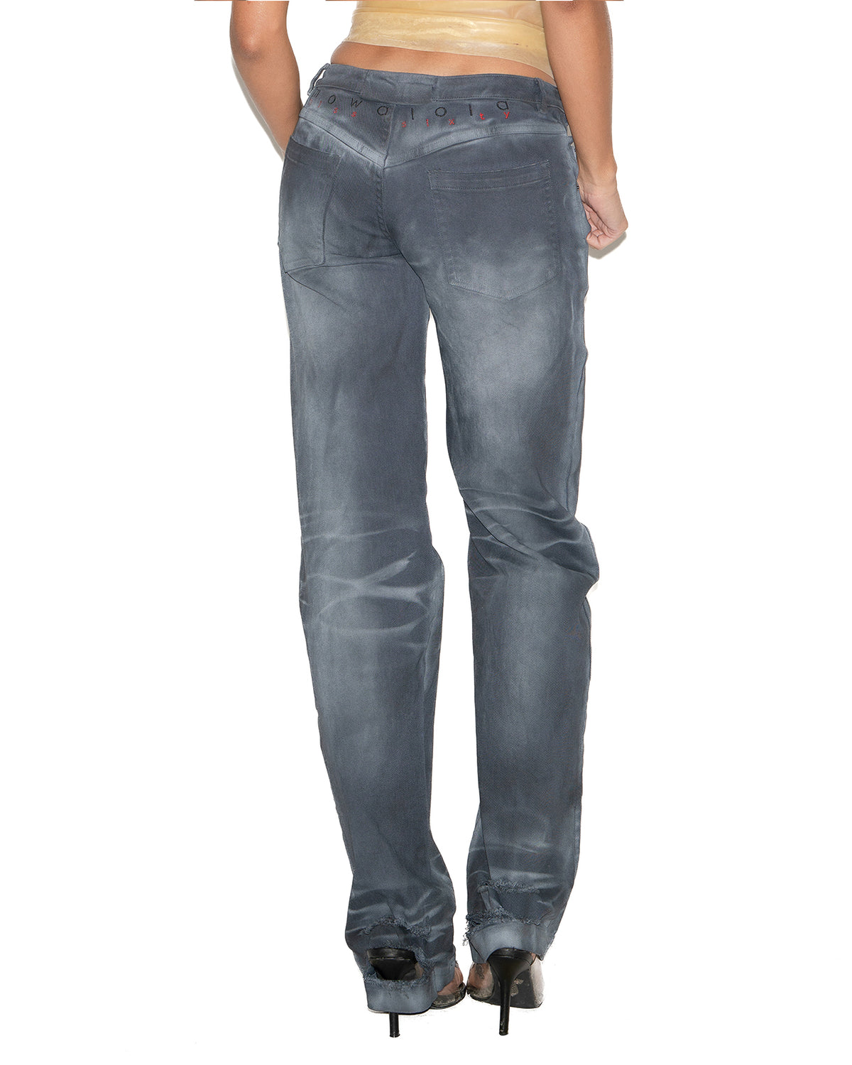 STRAIGHT-LEG BLACK JEANS